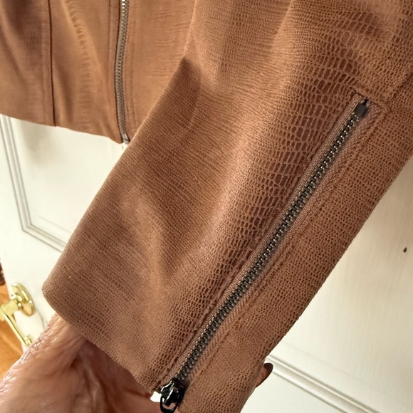 Jacket - Picture 4 of 8